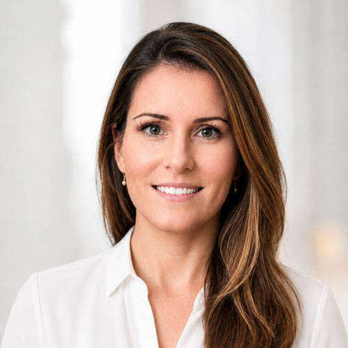 Kelly Evans - Market Like a CMO co-founder and expert in Systems & RevOps